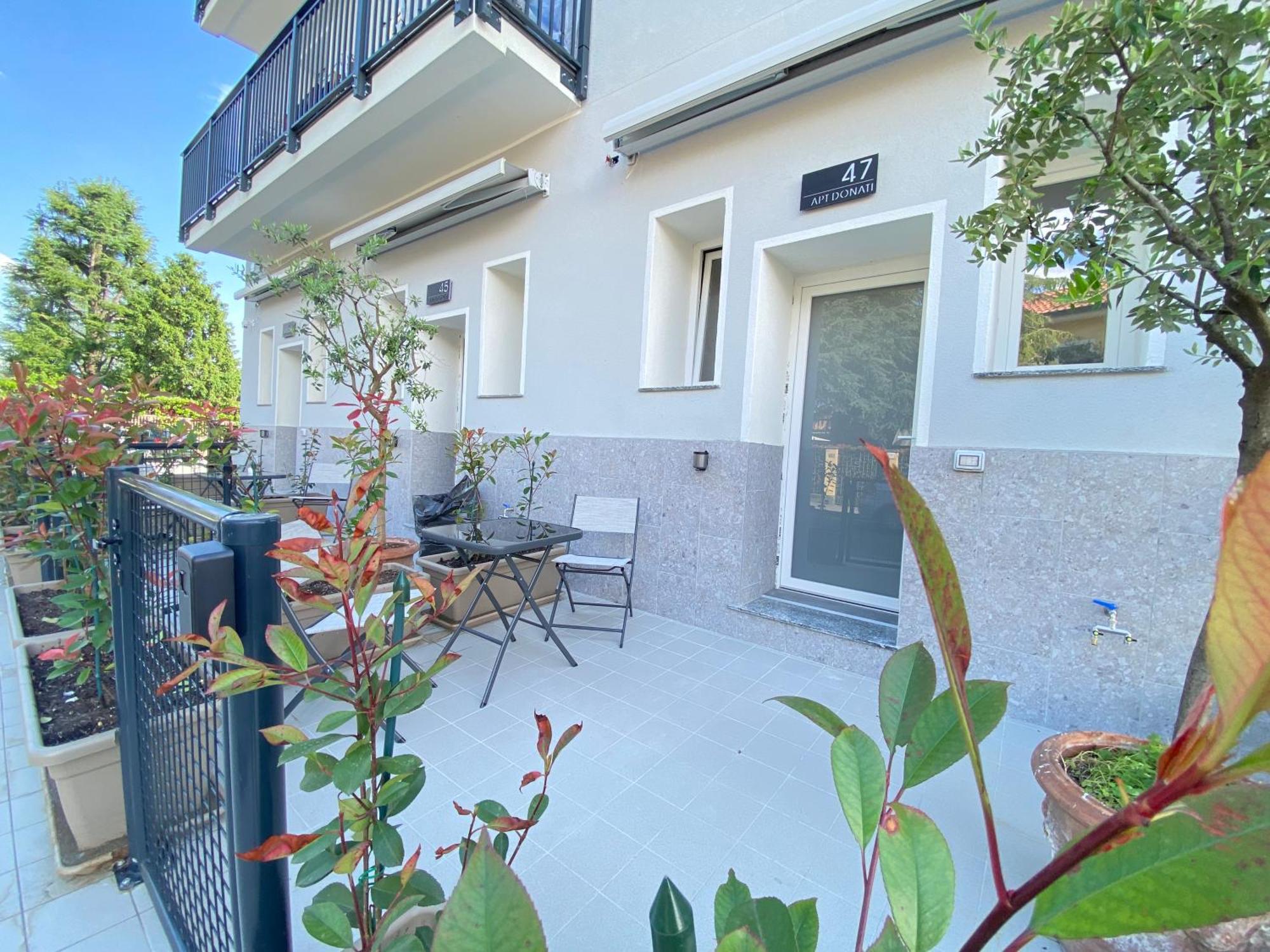 Apt Donati Home, Modernita E Comfort Con Parcheggio Gratuito Privato E Spazio Esterno Privato Cassano D'adda Bagian luar foto