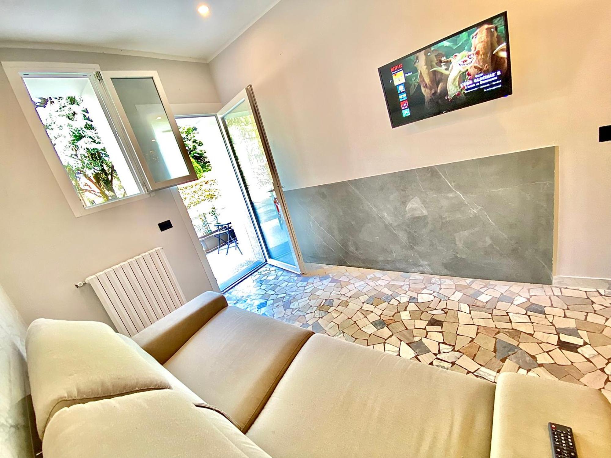 Apt Donati Home, Modernita E Comfort Con Parcheggio Gratuito Privato E Spazio Esterno Privato Cassano D'adda Bagian luar foto