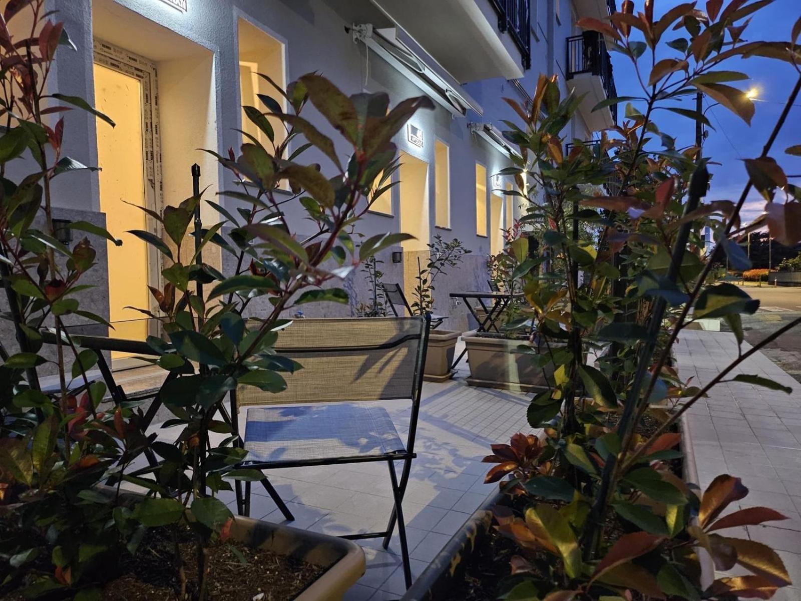 Apt Donati Home, Modernita E Comfort Con Parcheggio Gratuito Privato E Spazio Esterno Privato Cassano D'adda Ruang foto
