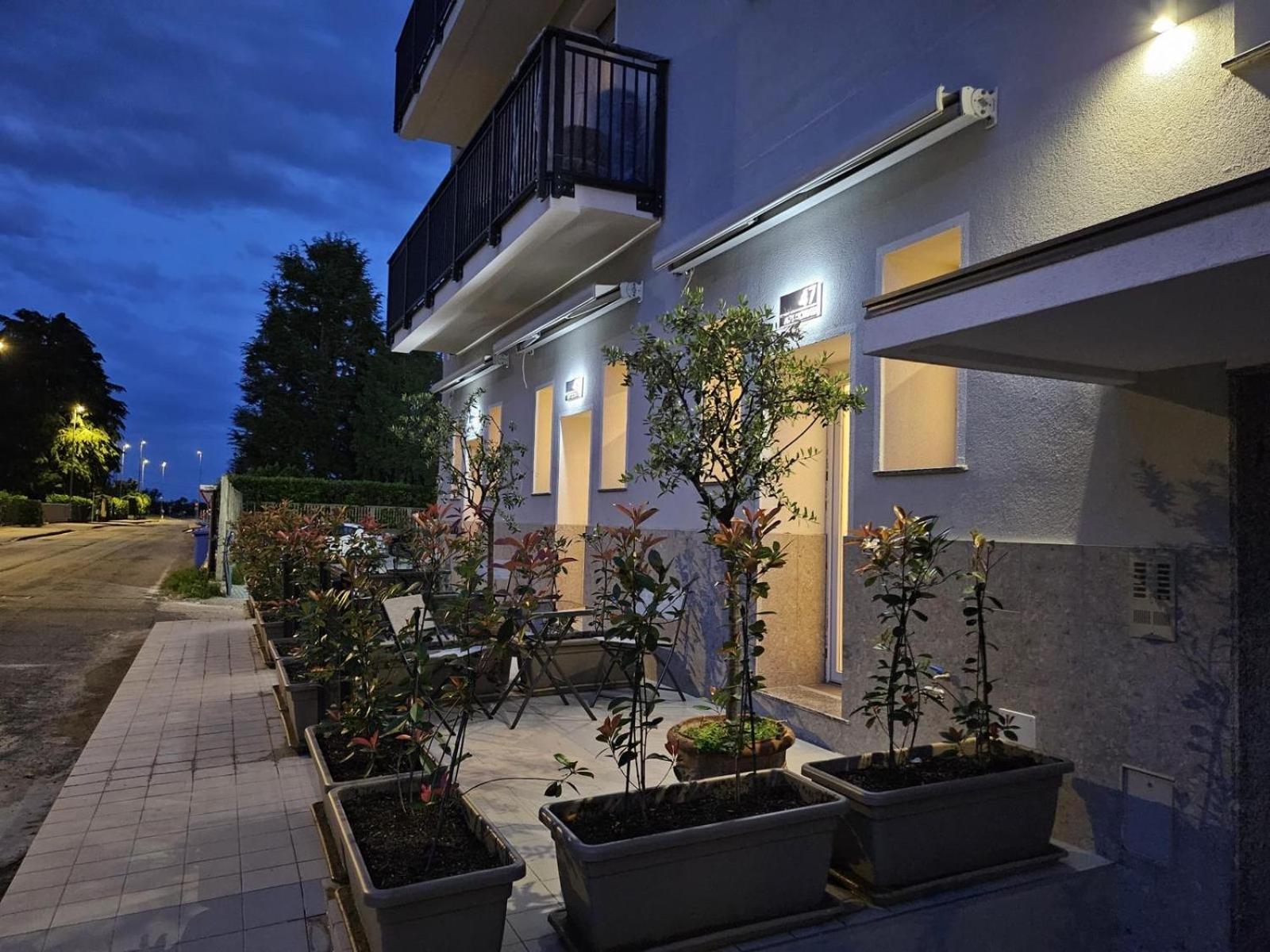 Apt Donati Home, Modernita E Comfort Con Parcheggio Gratuito Privato E Spazio Esterno Privato Cassano D'adda Ruang foto