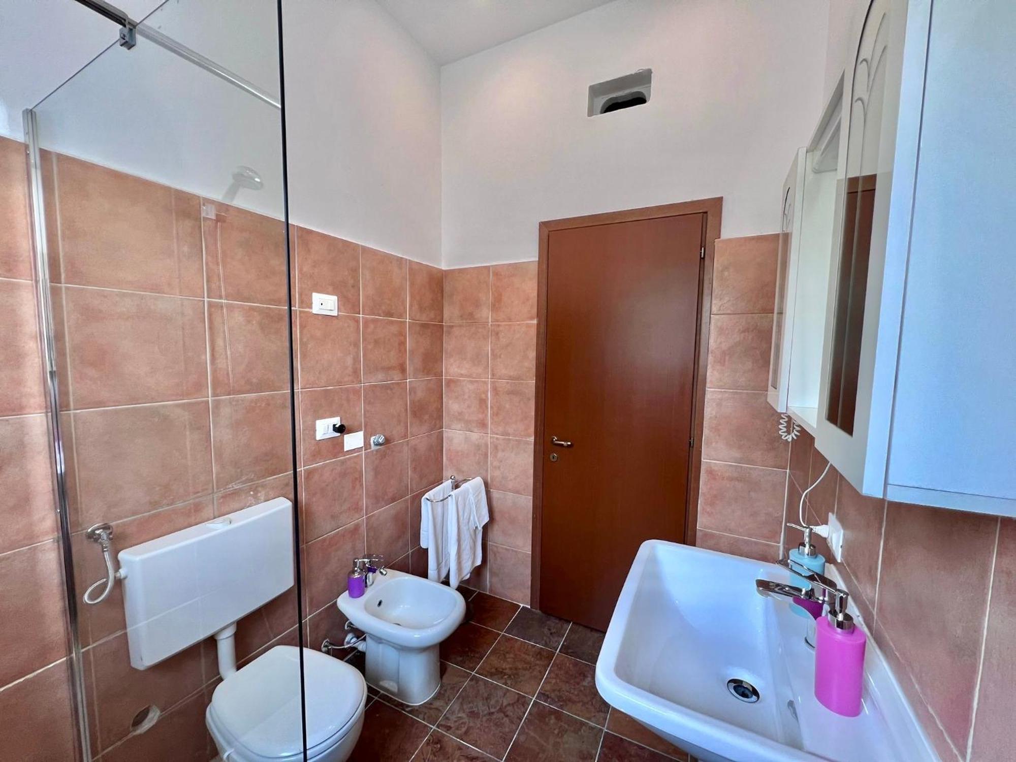 Apt Donati Home, Modernita E Comfort Con Parcheggio Gratuito Privato E Spazio Esterno Privato Cassano D'adda Bagian luar foto